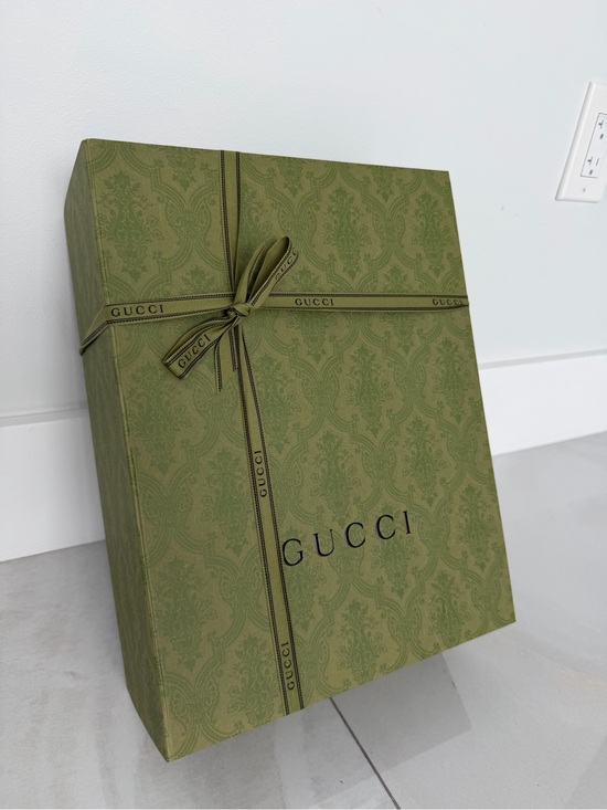 Gucci Accessories - Gucci Large Green Magnetic Close Gift Box with Logo Ribbon